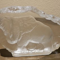 Vintage Collectible Clear Etched Art Glass Elephant Decorative Paperweight