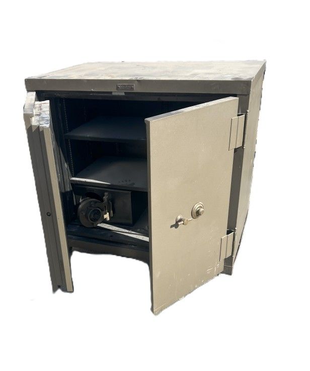 Large Double Door Safe with Safe Inside! | Delivery Available