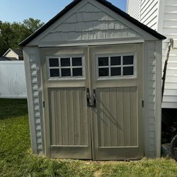 Rubbermaid 7 x 7 Feet Weather Resistant Resin Outdoor Storage Shed