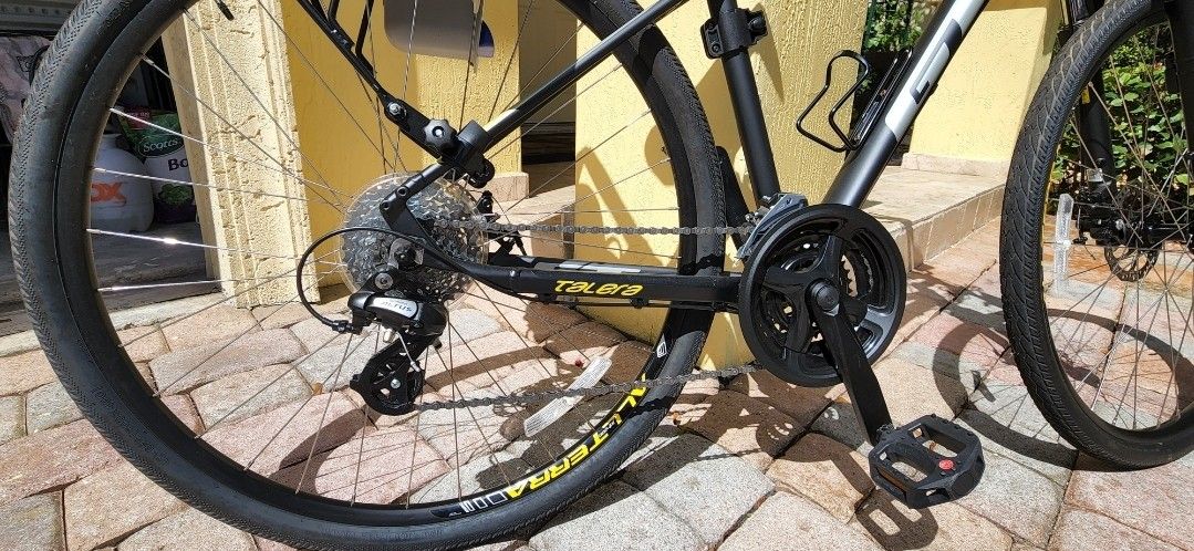GT Men s Talera 4.0 Hybrid Bike 20 Frame Other Bikes Cycling