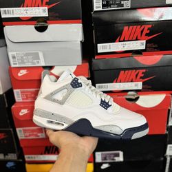 DS Jordan Midnight Navy 4s size 9.5 