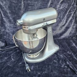 Artisan 4.5qt KitchenAid Blender with attachments, Good condition