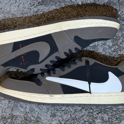 Travis Scott x Air Jordan 1 Low 