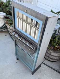 Vintage Snack Machine No Key As Is 