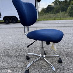 Flash Furniture Beverly Mid-Back Navy Mesh Padded Swivel Task Office Chair with Chrome Base