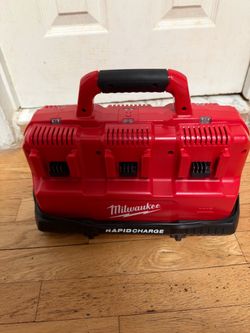 Milwaukee Rapid Charge Multi-Bay Battery Charger