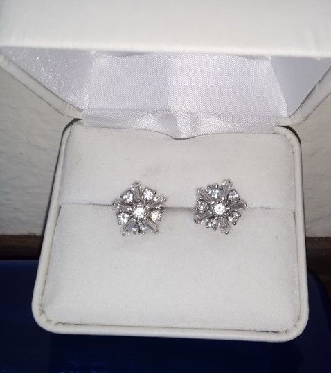 Beautiful Snowflake Round/ Baguette Cz Earrings Plated Silver. Cash