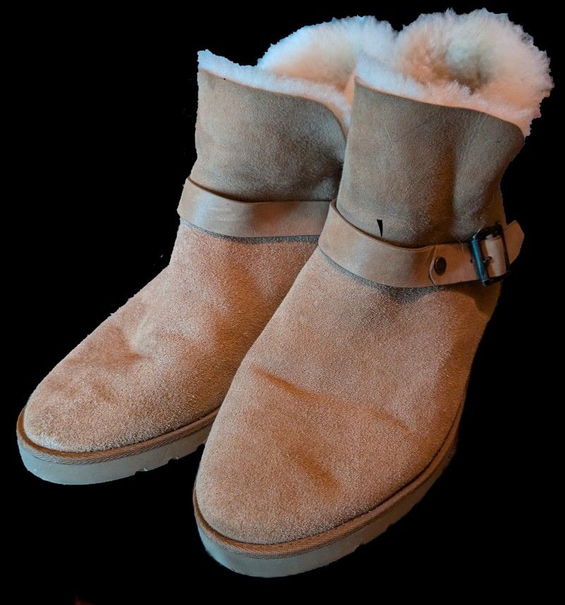 [NEW] UGG ROMELY SHORT BUCKLE BOOTS - SIZE 9