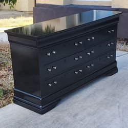 Large Furniture Dresser 
*** Price Includes Local Delivery ***