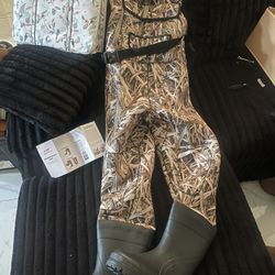  HISEA neoprene chest waders in a camouflage pattern. 