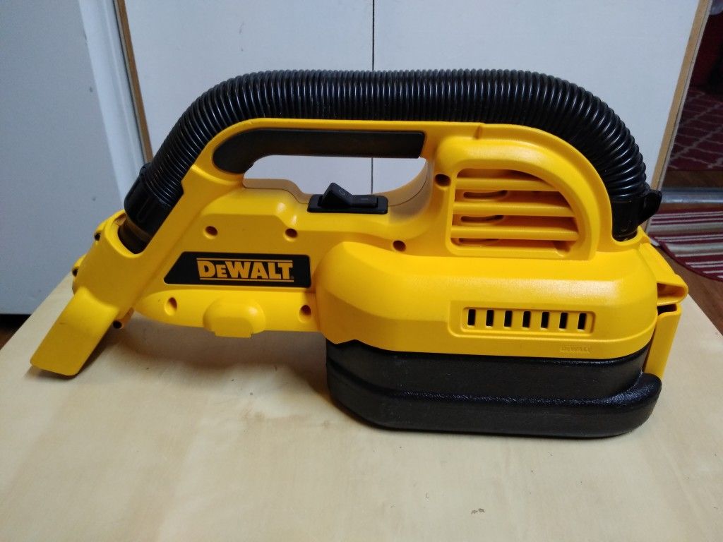 Dewalt 18 volt xrp vacuum tool only 60 cash only for Sale in Las Vegas