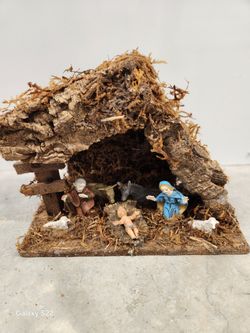 Vintage Manger From Italy