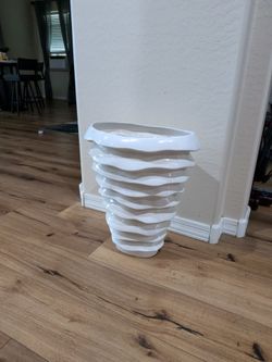 White Ceramic Wave Vase