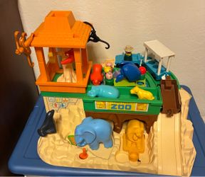 Vtg fisher price Zoo