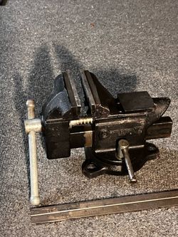 Bench Vise,10 lb, 4” Wide Grab