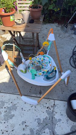 Baby jumper / bouncer