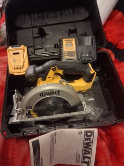 DeWalt 20V Max Cordless Circular Saw Kit