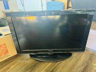 Toshiba 32” LCD TV (no remote)