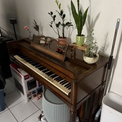 Vintage Upright Spinet Piano – Great Condition 300 OBO 