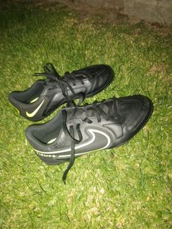 Soccer cleats
