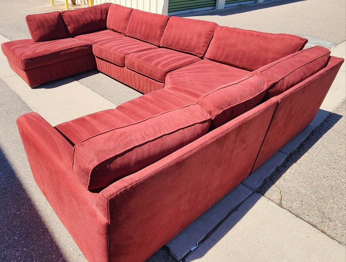 Living Spaces Aspen Sectional Couch + FREE DELIVERY