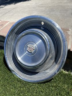 Vintage Cadillac Wheel Cover (1)