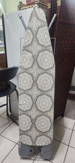 Ironing board / burro de planchar