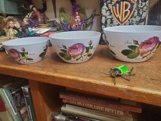 VTG Roses/ Plastic Serving Bowls. 