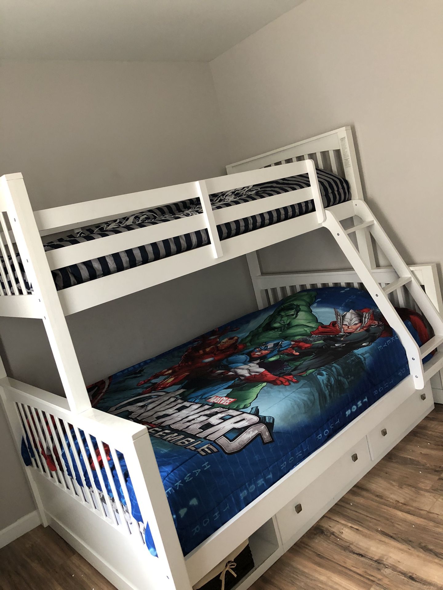 Bunk bed twin bed over full