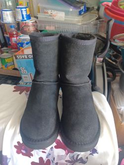 UGG Woman Boots Size 7