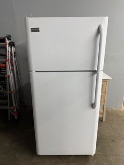 Frigidaire white Refrigerator ‼️60 Day Warranty