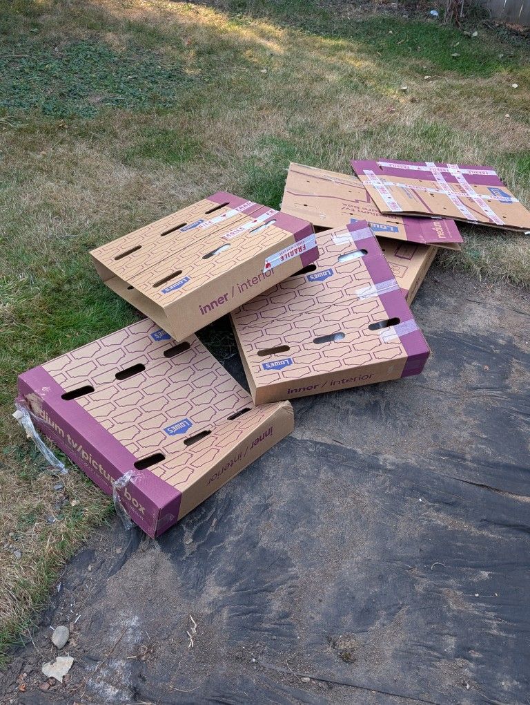 Moving boxes (Small, Medium, Large, Wardrobe, And TV Boxes)