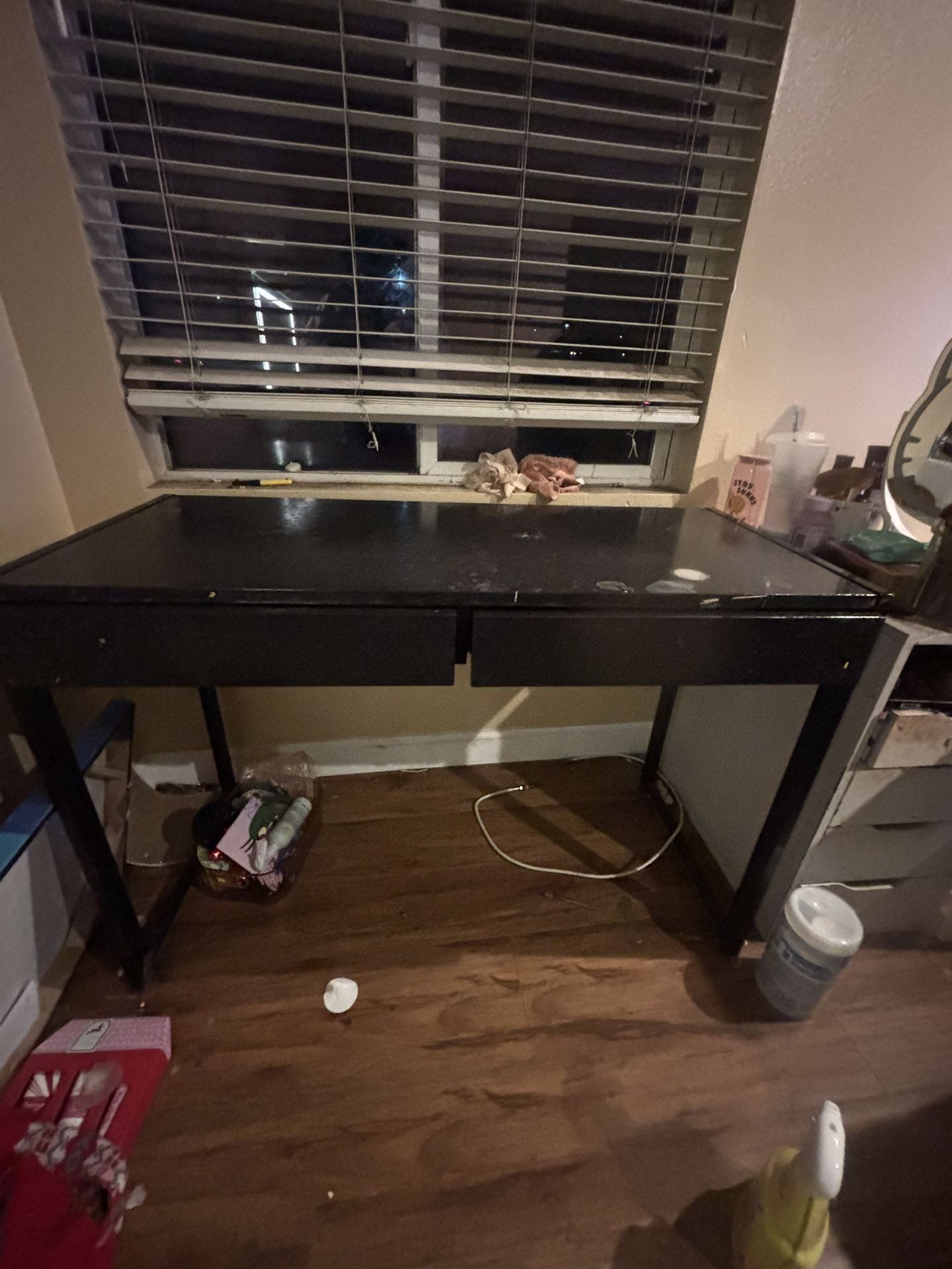 Black Desk