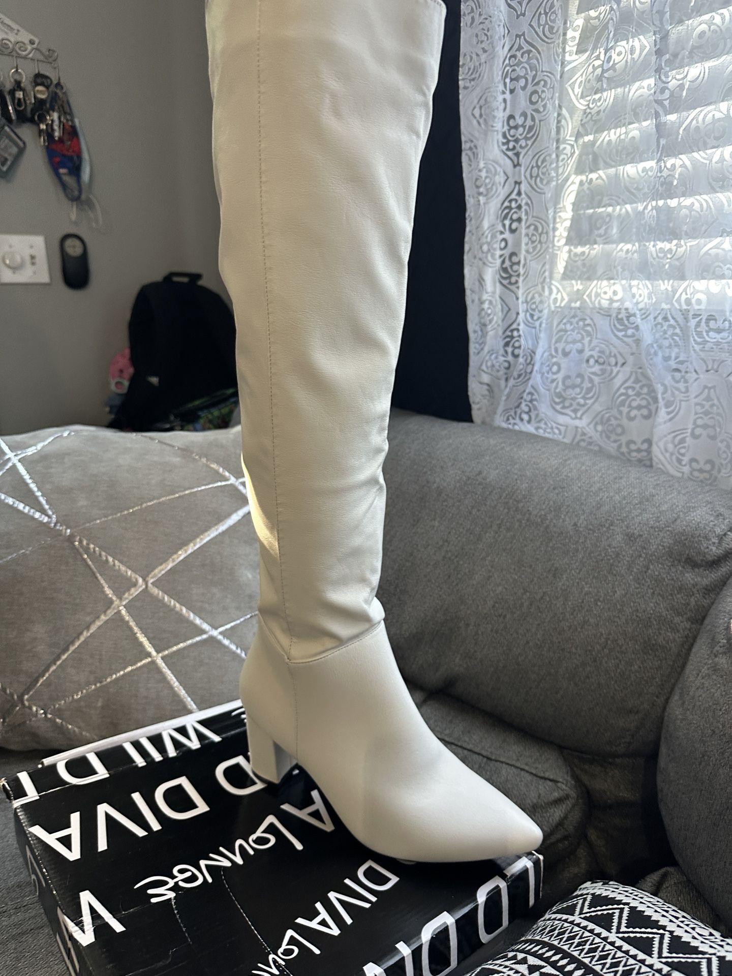 White Women Boots 7 1/2