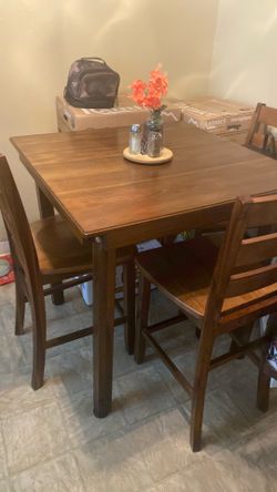Table with 3 chairs