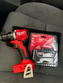 M18 18-Volt Lithium Ion Brushless Cordless 1/2 in. Compact Drill/Driver