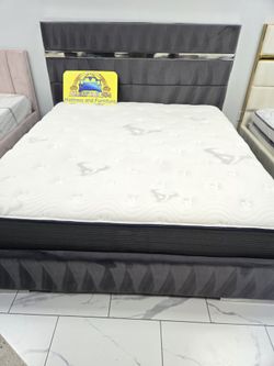 King sizes bed with mattress