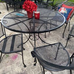 Vintage Wrought Iron Outdoor Patio Table With 5 Chairs