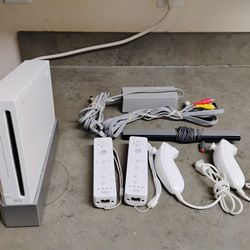Nintendo Wii Console, W/2 Controllers, 2 Nunchucks, Cables, Tested, Working.