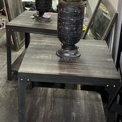 Table and lamp in very good condition