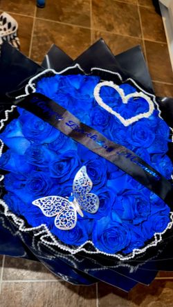 Blue roses bouquet
