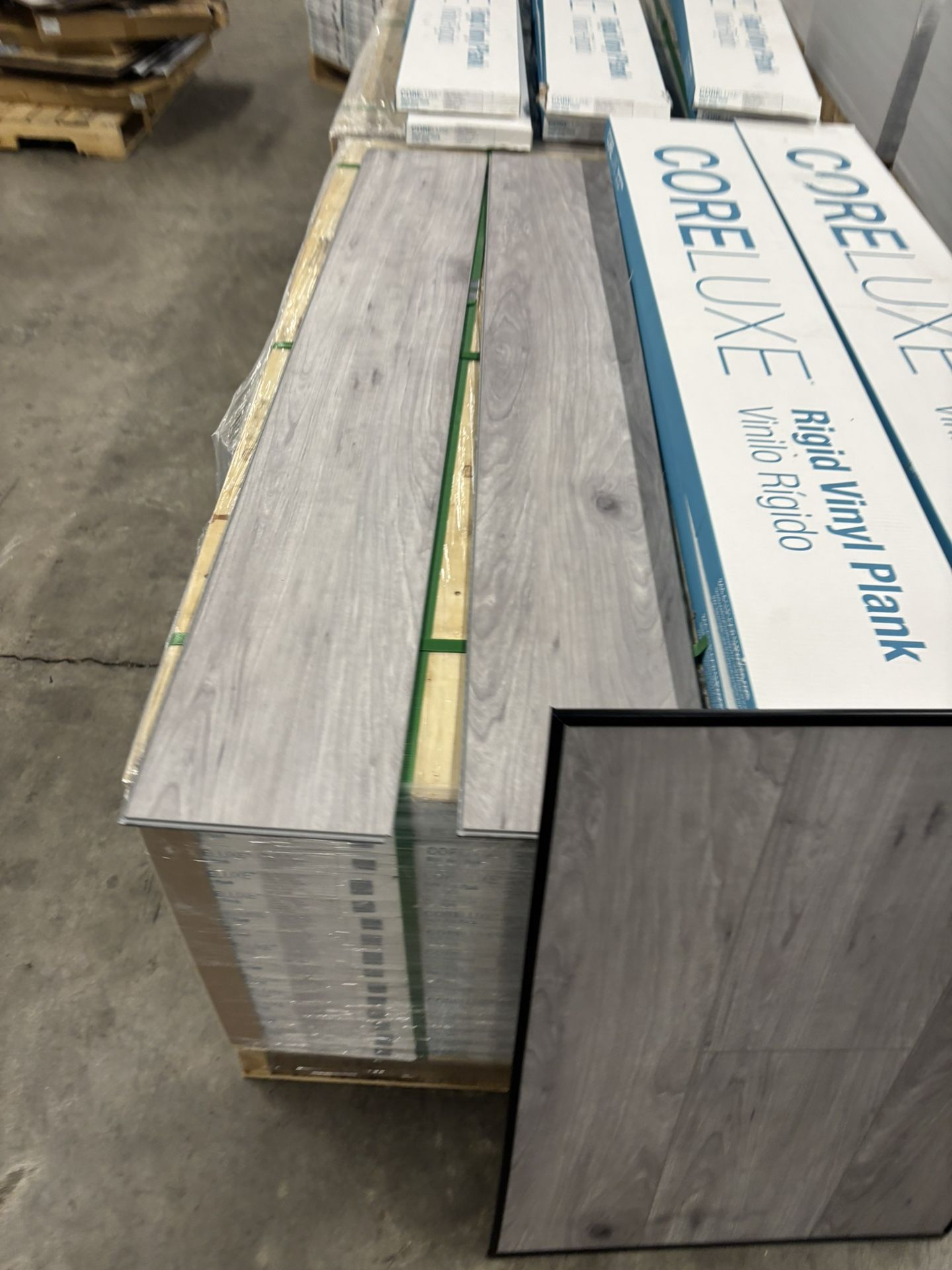 7mm Thick Lvp / Deluxe size planks ( 9x60 )