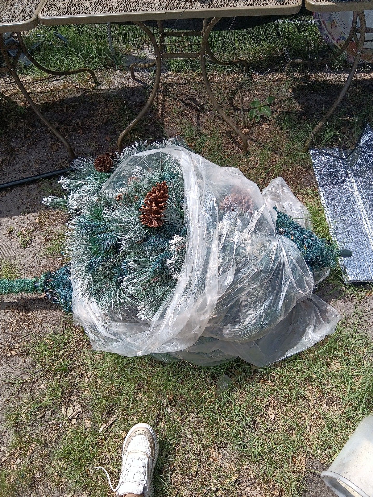 Pinecone Christmas tree