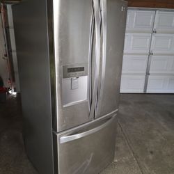 Used Refrigerator , Kenmore Élite 