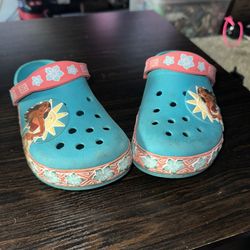 Kids Moana Crocs Size 1