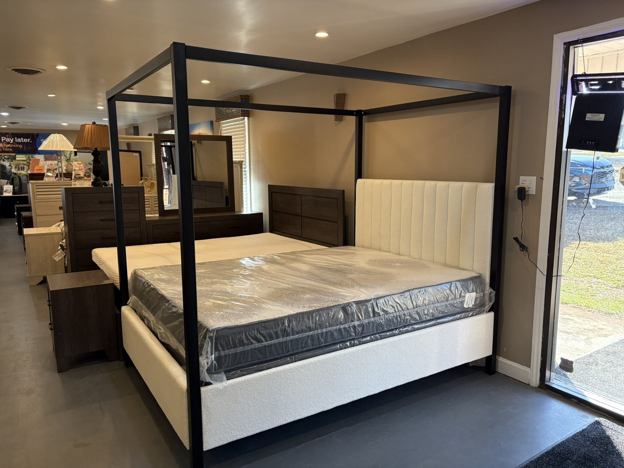 New Queen Canopy Bed Frame 