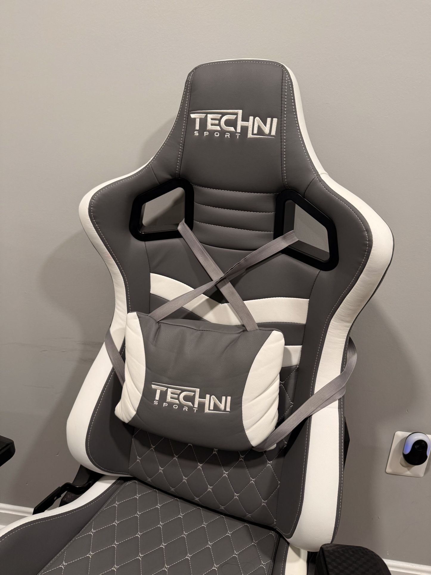 Techni Sport Polyurethane and Steel Frame XL-Ergonomic Gaming Chair in Gray And White