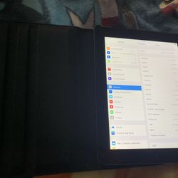 iPad3 64GB Black W/ Cover that Stands Up 