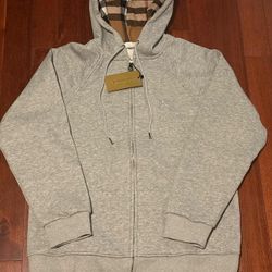 BURBERRY ZIPUP SIZE M