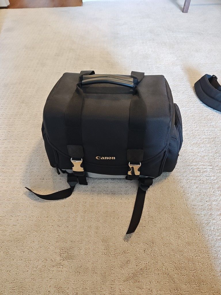 Canon 200 DG Deluxe Camera Gadget Bag with Shoulder Strap